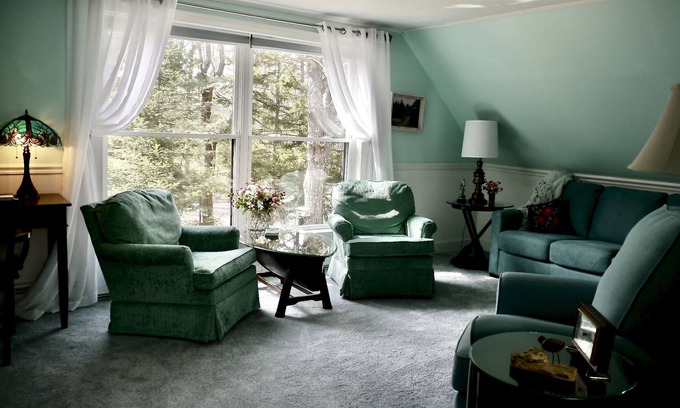 Southwest Harbor Apartment | Anny's Treetop on the Quietside Mt Desert Island,& Acadia National Park