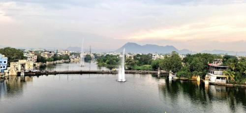 Lake Swaroop Sagar House | Antariksh - IN UDAIPUR