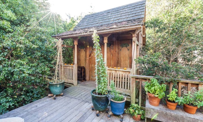 Petaluma House | Antique Indonesian Teakwood Cottage for a Romantic Getaway in Petaluma, California