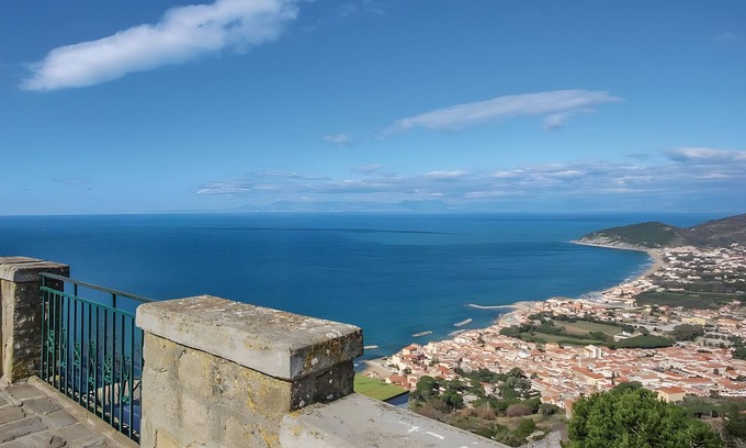 Castellabate Apartment | Apartment 'Polverino' with Mountain View, Private Garden and Wi-Fi