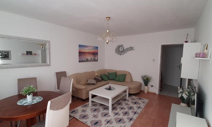 Mittelfeld Apartment | Apart 3 Zimmerwohnung - Nah an Messe & Kliniken!