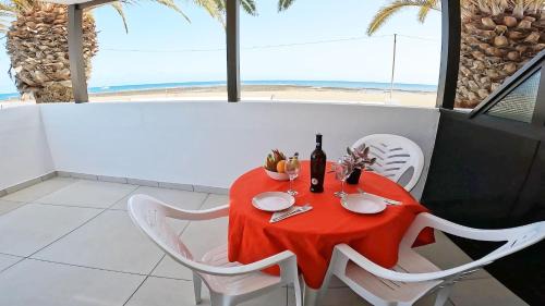 Playa Honda Apartment | Apartamento, Arena, Primera linea Mar, sea views