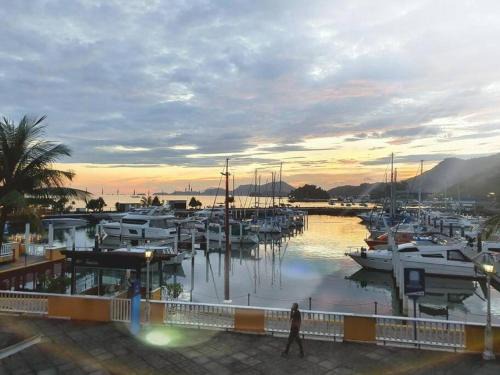 Marinas Apartment | Apartamento em Angra ao lado do Shopping Piratas