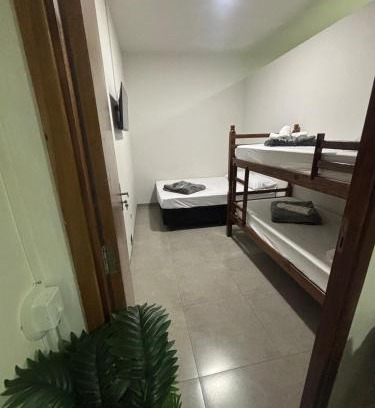 Bandeirantes Apartment | Apartamento no Centro de Bandeirantes Ar, TV Smart, Ar Condicionado e Frigobar