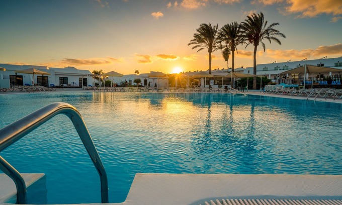 Costa Teguise Apartment | Apartamentos Santa Rosa