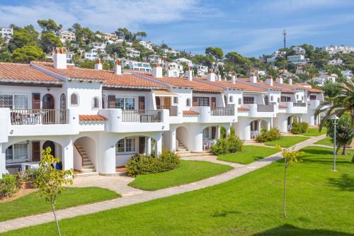 Sant Jaume Mediterrani Apartment | Apartamentos Son Bou Gardens By MENORCARENTALS