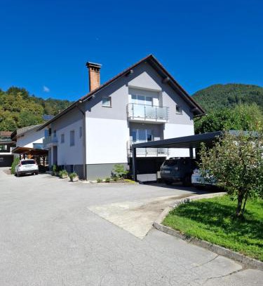 Predjama Apartment | Apartma LONČAR