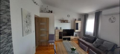 Zrnovnica Apartment | Apartman Olga
