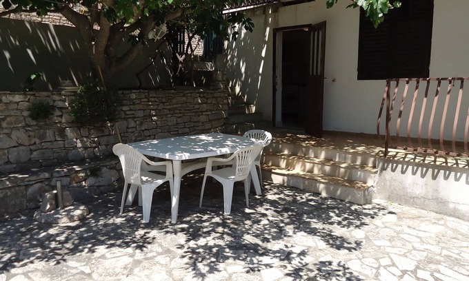 Stomorska Apartment | Apartment Pava (108271-A1) - Stomorska - island Solta