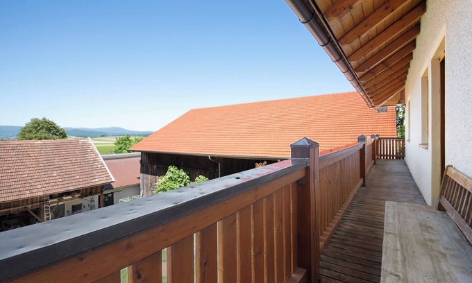 Eschlkam Apartment | Apartment 3 with Shared Garden, Balcony and Wi-Fi