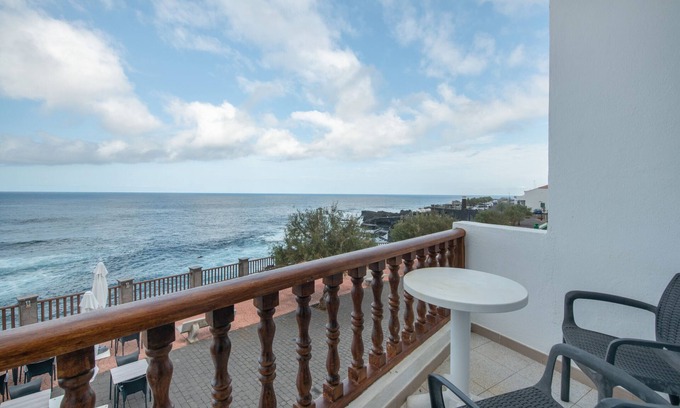 Barlovento Apartment | Apartment 'Apartamento E' with Sea Views, Private Terrace and Wi-Fi