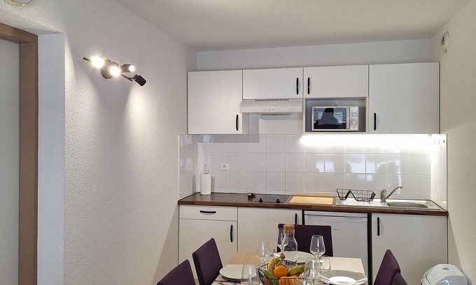 Vernet-les-Bains Apartment | Apartment 'Appartement T3' with Shared Pool and Air Conditioning