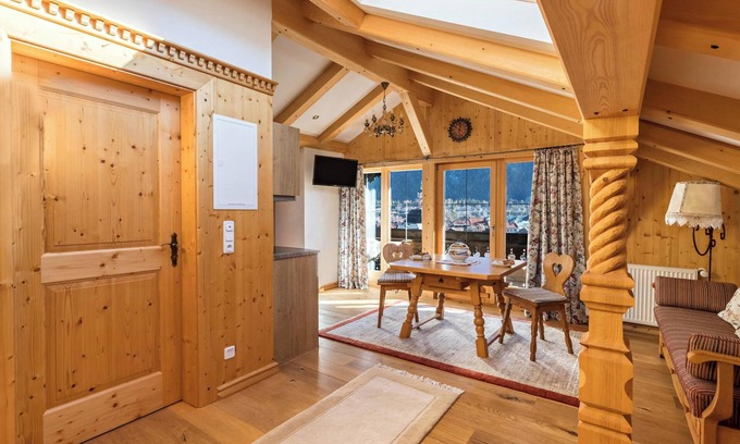 Mittenwald Apartment | Apartment 'Bergkristall' Near the Ski Lift with Mountain View, Wi-Fi & Balcony