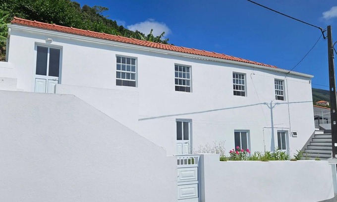 Lajes do Pico House | Apartment 'Branca' with Sea View, Private Terrace and Wi-Fi