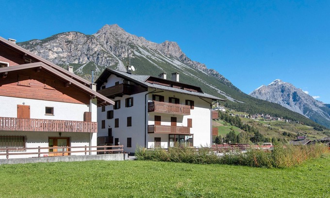 Isolaccia Apartment | Apartment 'Cima De' Piazzi' with Mountain View, Balcony and Wi-Fi