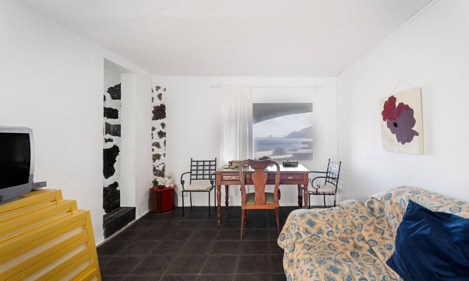 Frontera Apartment | Apartment 'El Submarino C' with Sea View, Shared Terrace and Wi-Fi