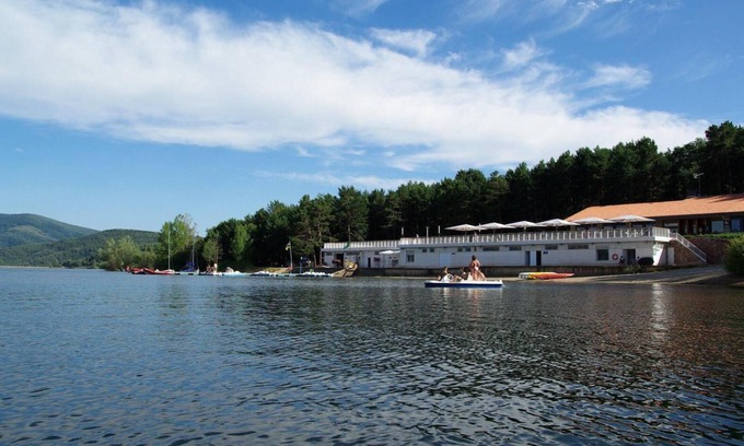 El Rasillo de Cameros Apartment | Apartment 'Luar 1' with Mountain View and Wi-Fi