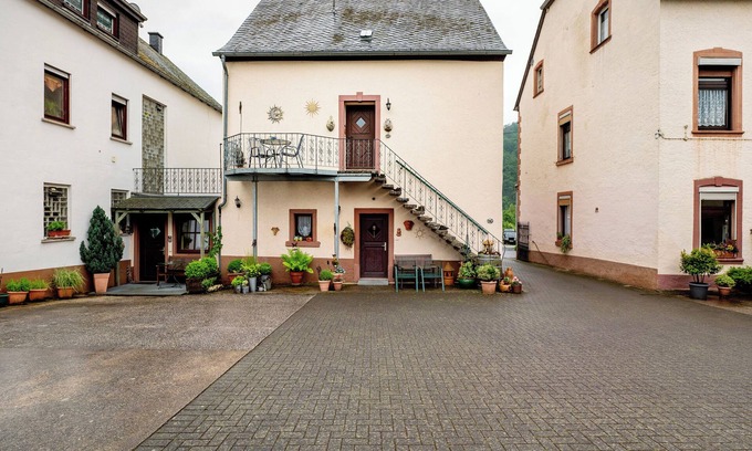 Minheim Apartment | Apartment 'Eulennest 2' with Balcony and Wi-Fi