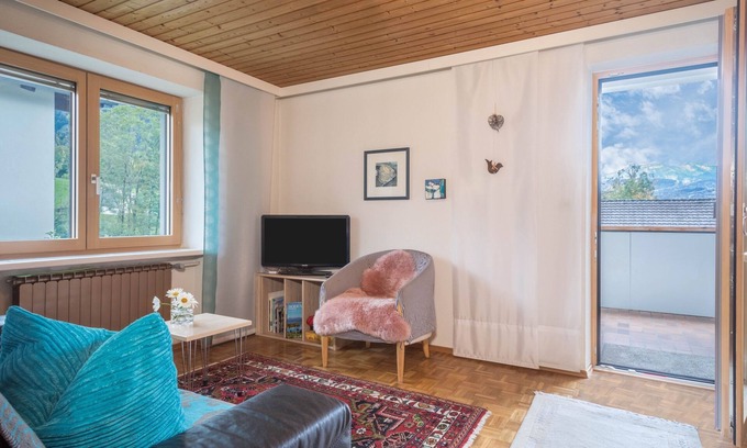 Grossdorf Apartment | Apartment 'Försterhaus Wohnung Obergeschoss' with Mountain View, Shared Garden and Wi-Fi