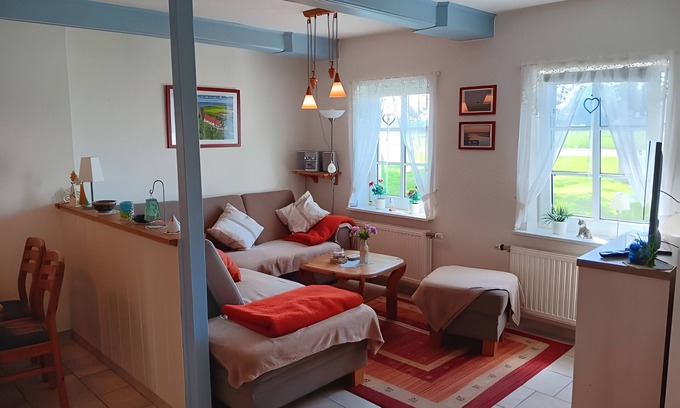 Pellworm Apartment | Apartment 'Fewo Springflot' with Shared Terrace, Shared Garden and Wi-Fi