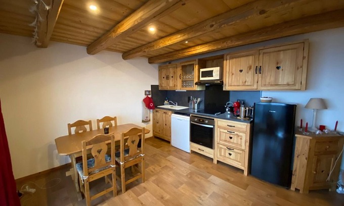 Crest-Voland Apartment | Apartment for 4 with terrace, near center and slopes, garage parking