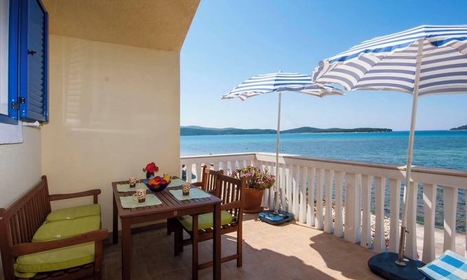 Krapanj Apartment | Apartment Grivicic A1 with Sea View on island Krapanj
