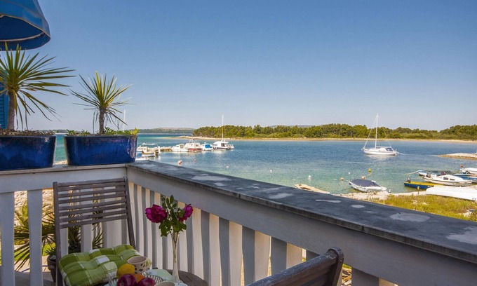 Krapanj Apartment | Apartment Grivicic A2 with Sea View on island Krapanj