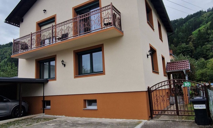Kaisersberg Apartment | Apartment 'Haus Rose' with Mountain View, Shared Garden and Wi-Fi