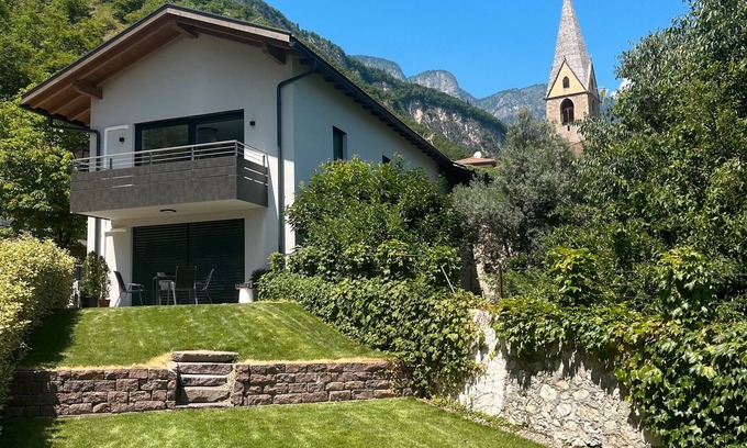 Magre sulla Strada del Vino Apartment | Apartment 'Haus Weinblick Apt 3' with Mountain View, Wi-Fi and Air Conditioning