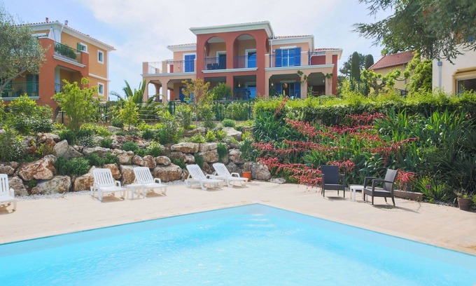 Les Maillans Apartment | Apartment in Provence with Pool & Golf