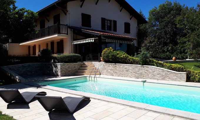 Saint-Pierre-d'Irube Apartment | Apartment in luxury villa with swimming pool and pleasant garden near Biarritz