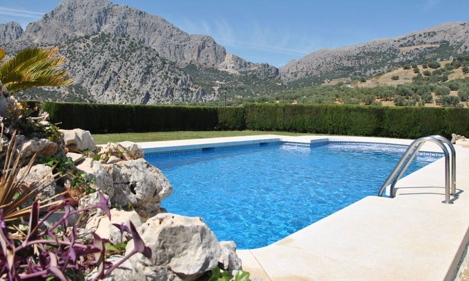 Alfarnatejo Cottage | Apartment in ancient farm located in beautiful mountainous scenery in Periana