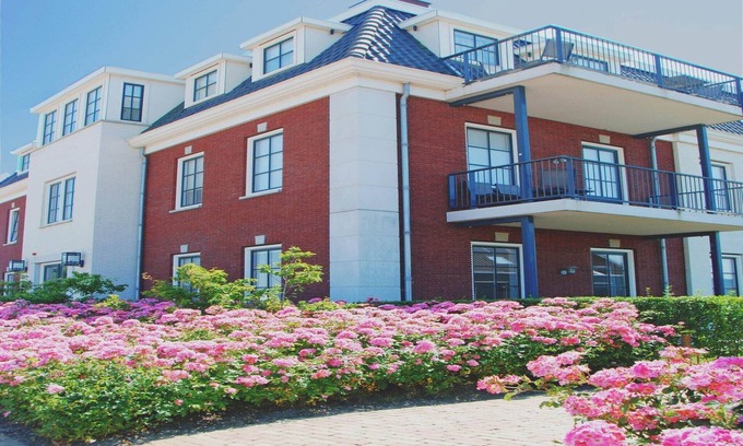 Colijnsplaat Apartment | Apartment in Colijnsplaat with Sauna and Jacuzzi