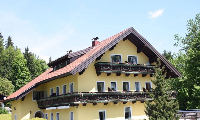 Krispl Apartment | Apartment in Krispl with outdoor pool