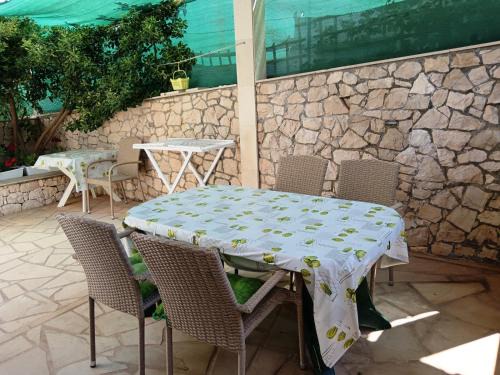 Povlja Apartment | Apartment in Povlja with terrace, air conditioning, WiFi 4991-1