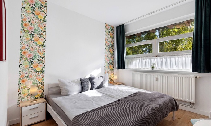 Bullenwinkel Apartment | Apartment in the Hotel 'Albrechtshof Zimmer Parkblick 3' with Shared Terrace and Wi-Fi