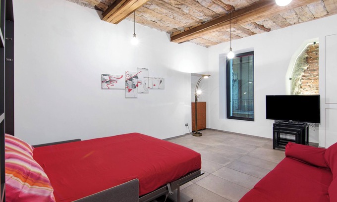 Porlezza Apartment | Apartment 'La Sartoria' with Wi-Fi and Air Conditioning