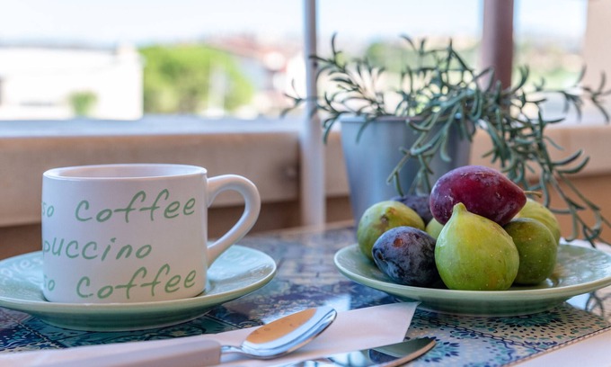 San Leone House | Apartment Le Primule, pet-friendly, with sea view and balcony