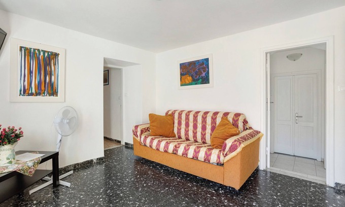 Beverino Apartment | Apartment 'Le Rose' with Mountain View and Wi-Fi