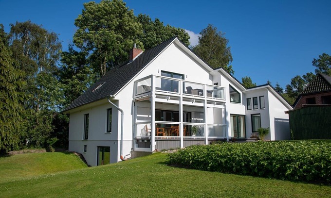 Ellenberg Apartment | Apartment Lieschenhüs with Schleiblick, sea view on the 1st floor with two bedrooms. Ideal for families and couples with pets!