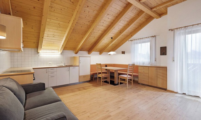 Naz Apartment | Apartment 'Linder 22' with Mountain View, Shared Pool and Wi-Fi