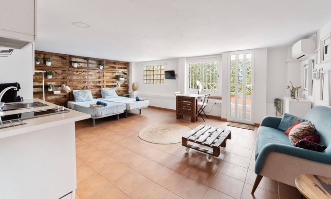 Catarroja Apartment | Apartment 'Loft Con Terraza' with Private Terrace, Wi-Fi and Air Conditioning