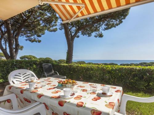 Pals Apartment | Apartment Melis II M2 Playa de Pals by Interhome