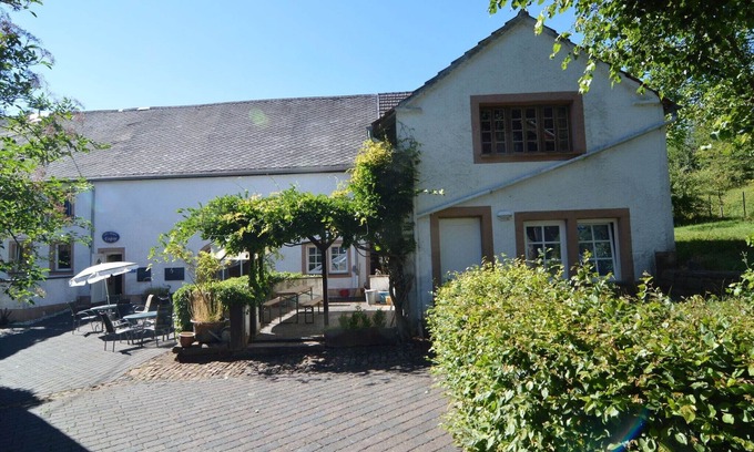 Meisburg Apartment | Apartment near the forest in Meisburg