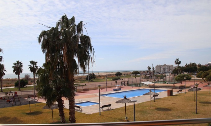 Cubelles Apartment | Apartment 'Salines Cubelles' with Sea View, Wi-Fi and Air Conditioning