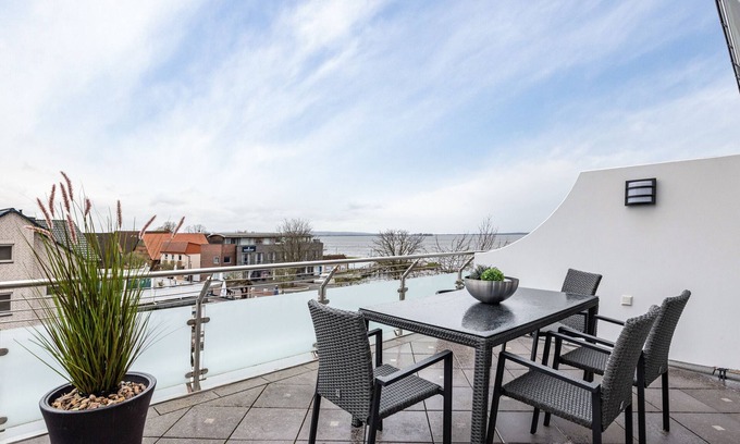 Region Hannover District Apartment | Apartment 'Studio Comfort' with direct Lake View, Balcony and Wi-Fi