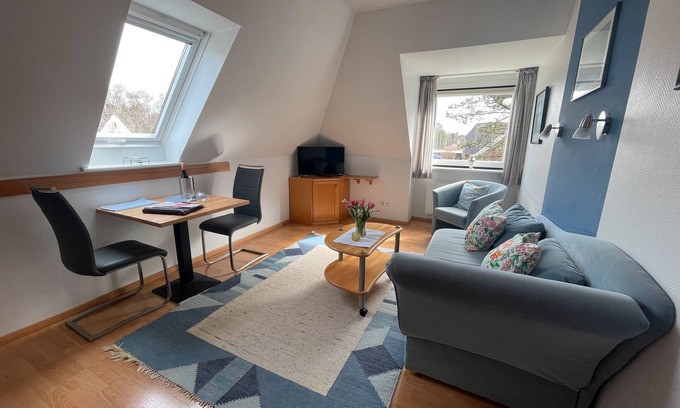 Steenodde Apartment | Apartment 'Tanga' with Shared Garden and Wi-Fi