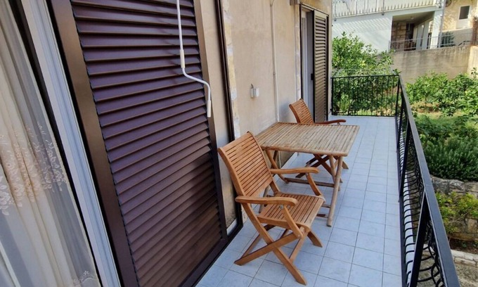 Cove Rogacic Apartment | Apartment Tenara (10208-A1) - Vis - island Vis