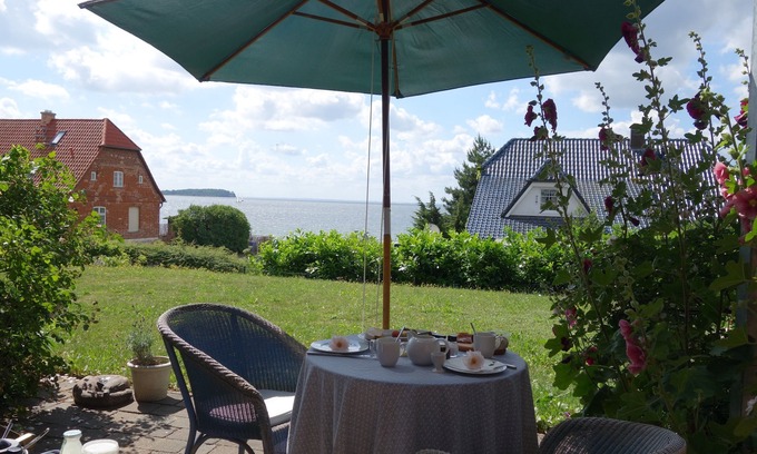 Neuendorf Apartment | Apartment with a view of the island of Vilm