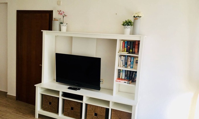 Puerto de Pollensa Apartment | Apartment with Wifi/air con. Next to beach and Il'l a Dor hotel.